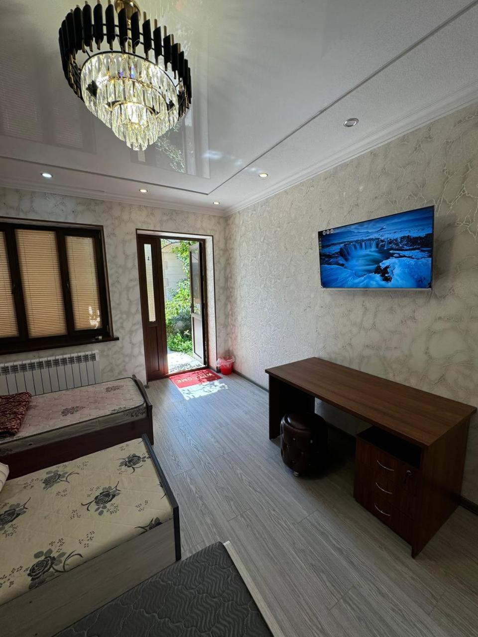 Дом Отель Бадамзар Tachkent Extérieur photo