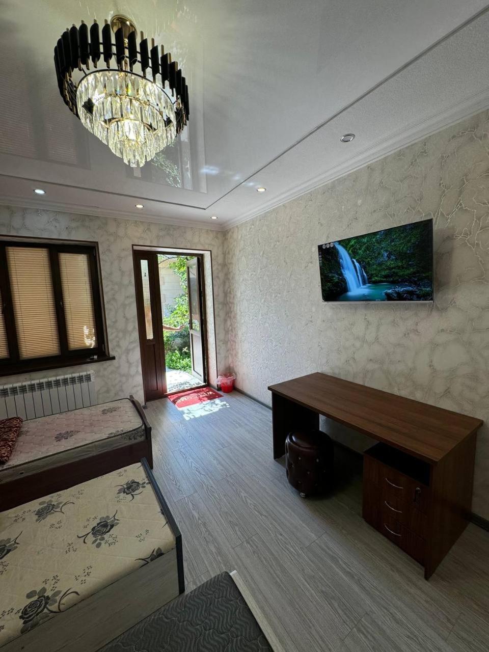 Дом Отель Бадамзар Tachkent Extérieur photo